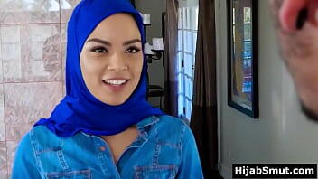 xnxxجديد Cute muslim teen in hijab 3some fucked fucked by movers video